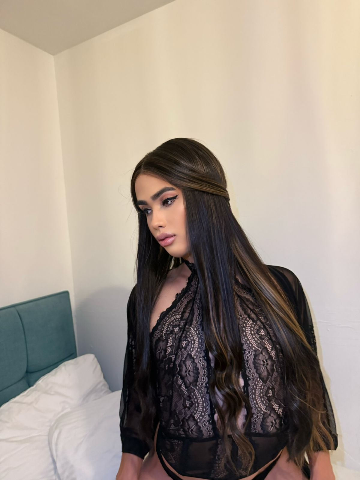 אנגל – קוקסינלית יפיפיה תל אביב ליידי בוי