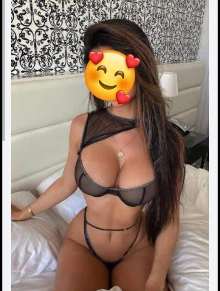 בחורה חטובה- בתל אביב