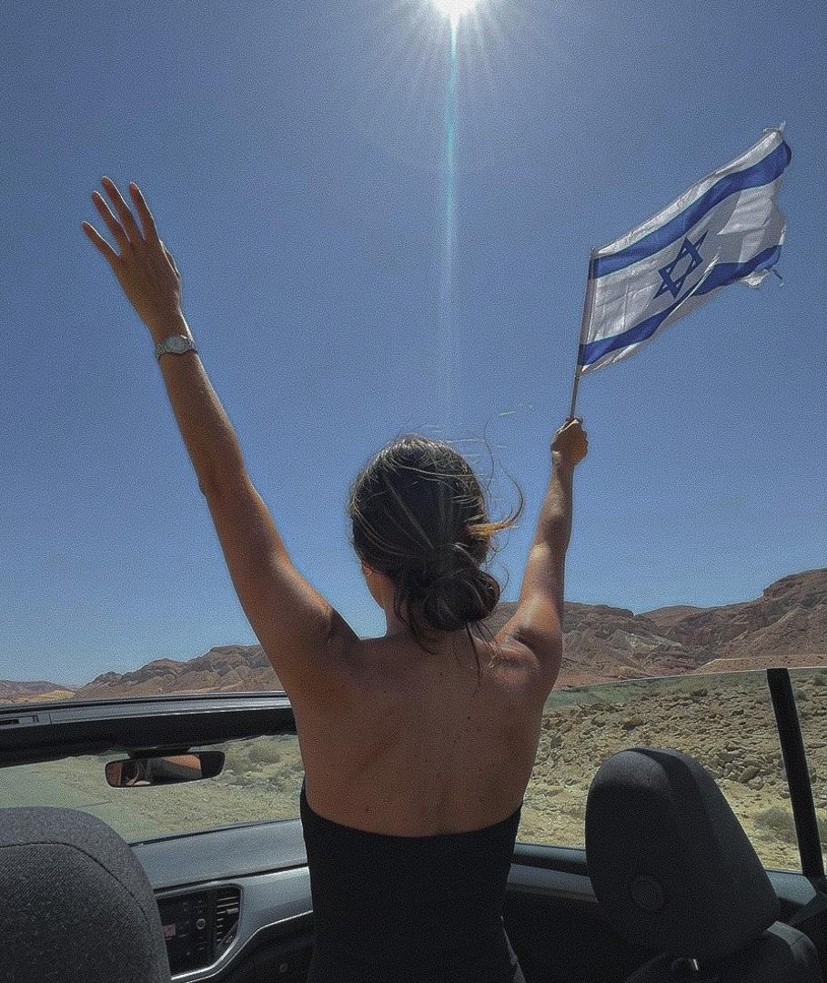 בתל אביב – בחורה ליברלית