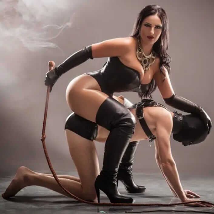 מלכת סאדו BDSM-ראשון לציון אישה משגעת
